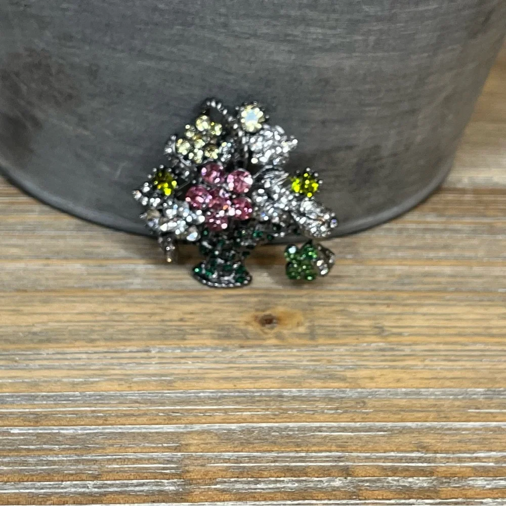 Vintage-Style Flower Basket Brooch Pin, Rhinestone Bouquet - Picture 5 of 7